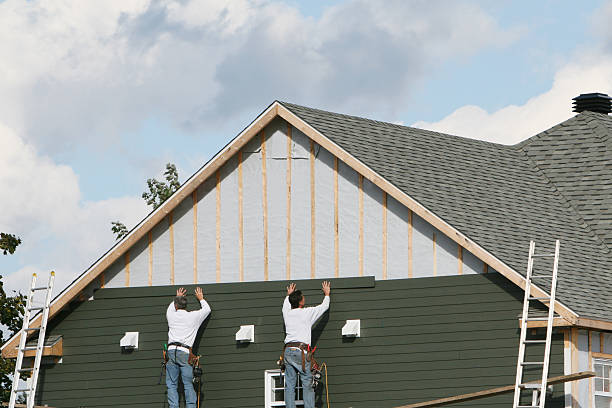Professional Siding Contractor technician working in Groveport, OH